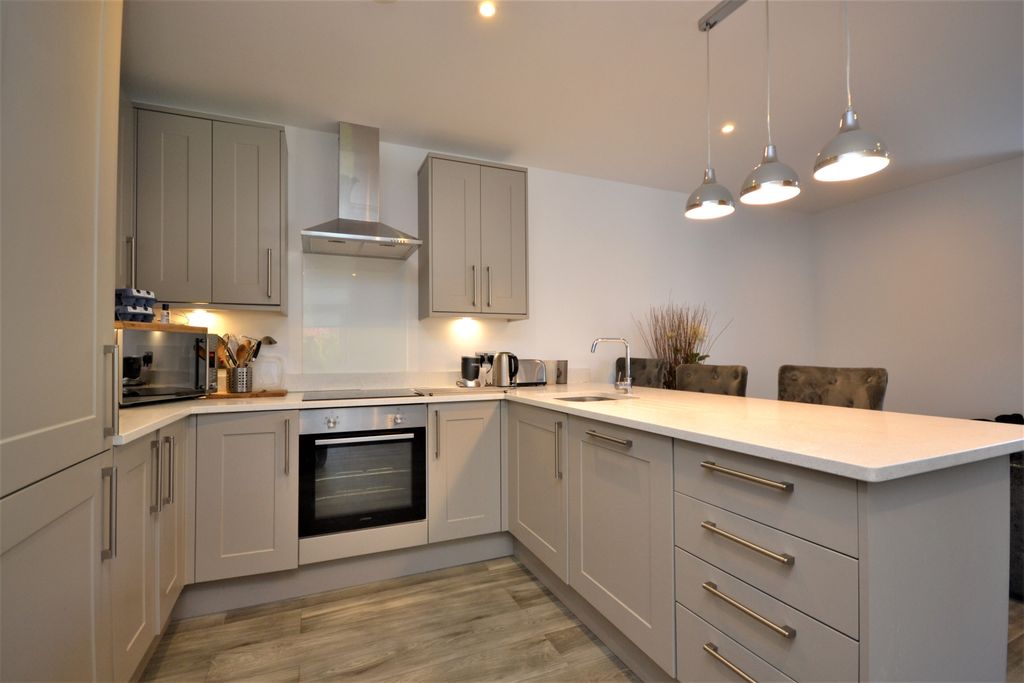 Property photo 3 of 9 Kitchen