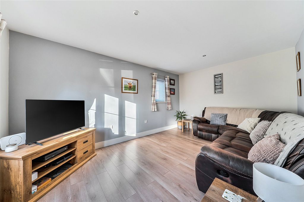 Property photo 2 of 21 Picture No. 01