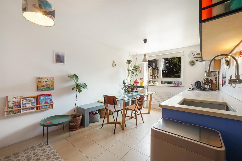 Property photo 2 of 13 Flat 13, 2 Gautrey Road - Qtjyhv7Z7Vysh72Trvlh.Jpg