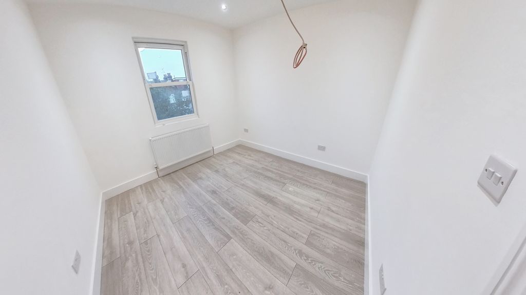 Property photo 3 of 27