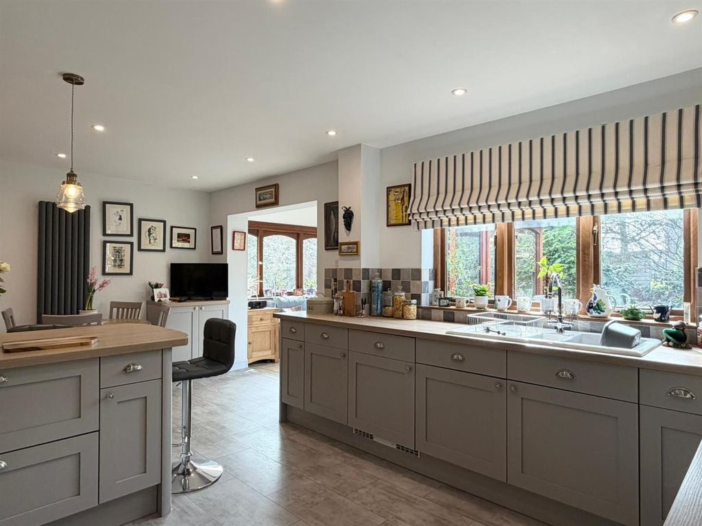 Property photo 3 of 45