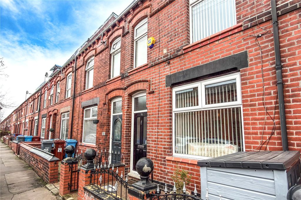 Property photo 1 of 17 External