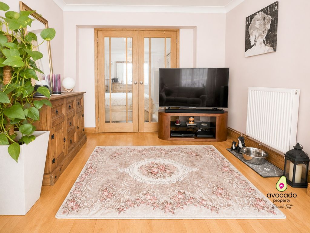 Property photo 2 of 18 5164844