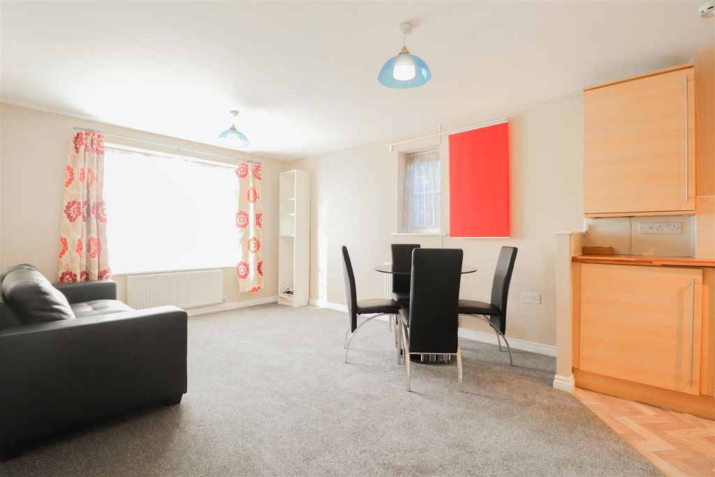 Property photo 2 of 8