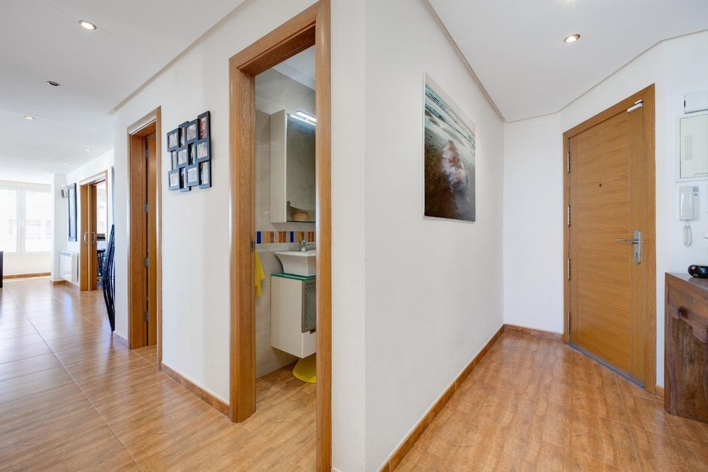 Property photo 2 of 39