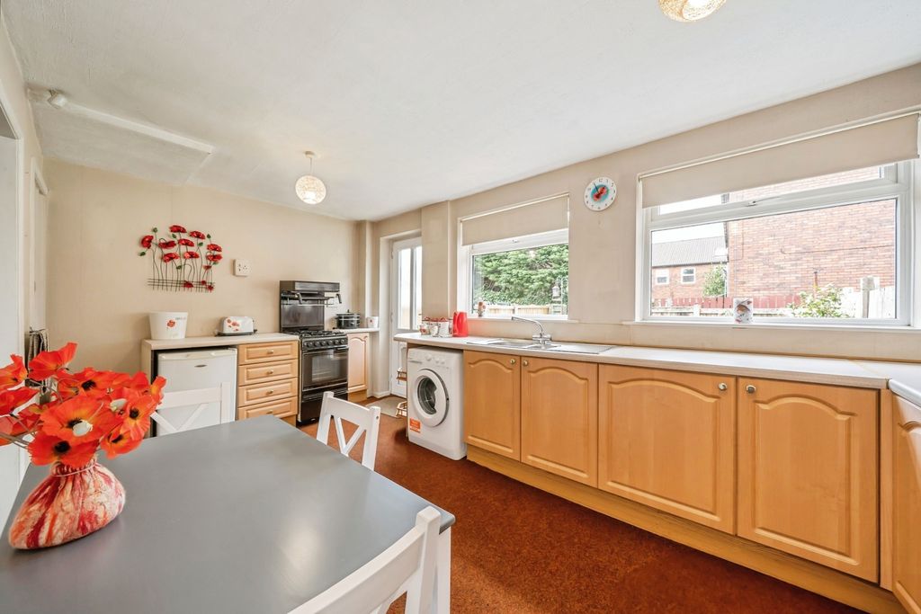 Property photo 2 of 17 Kitchen