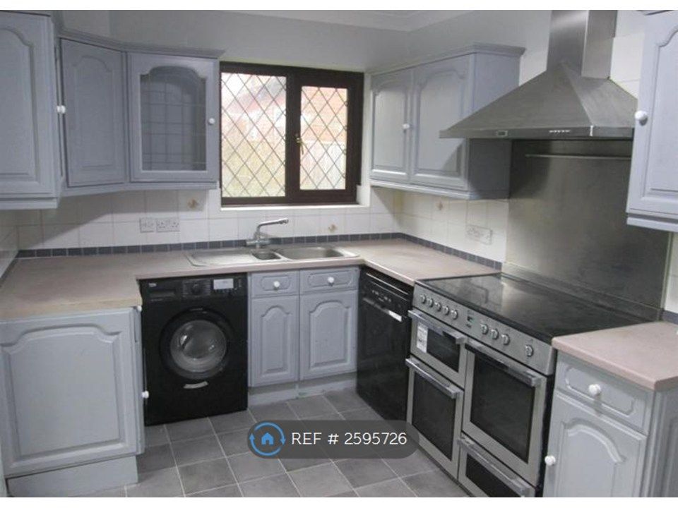 Property photo 2 of 17 Kitchen