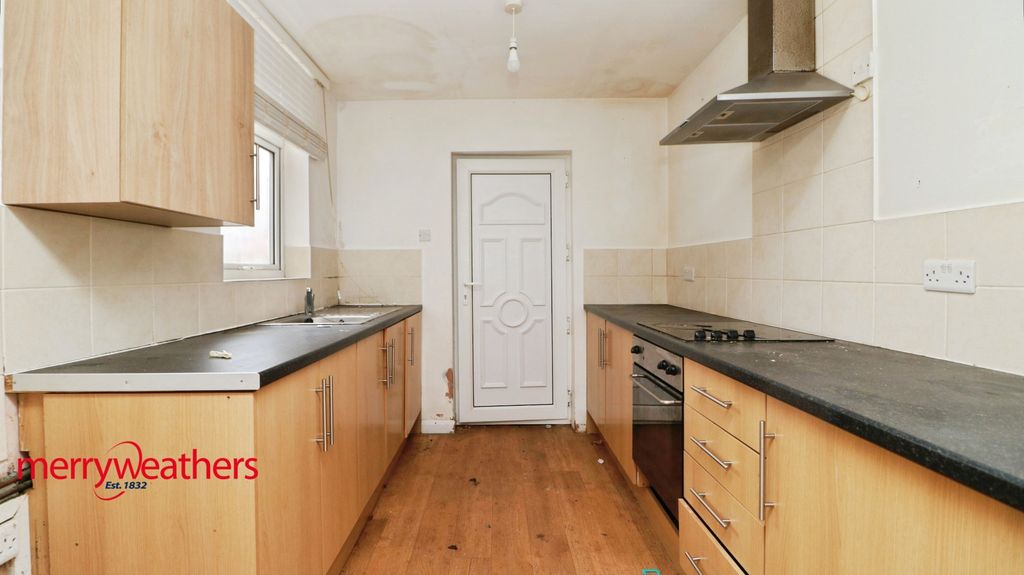 Property photo 2 of 12 Kitchen