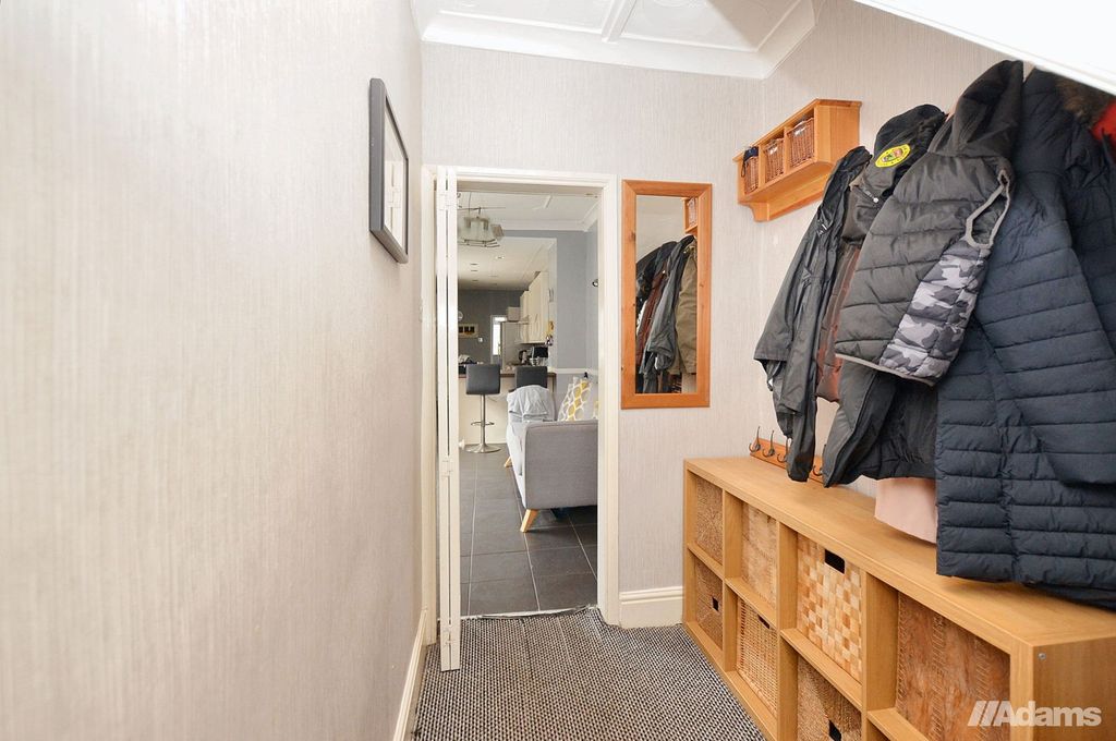Property photo 3 of 34