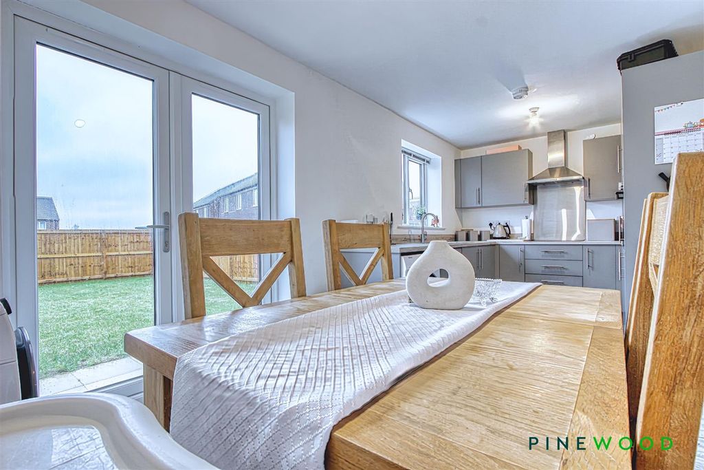 Property photo 3 of 22 Kitchen Diner