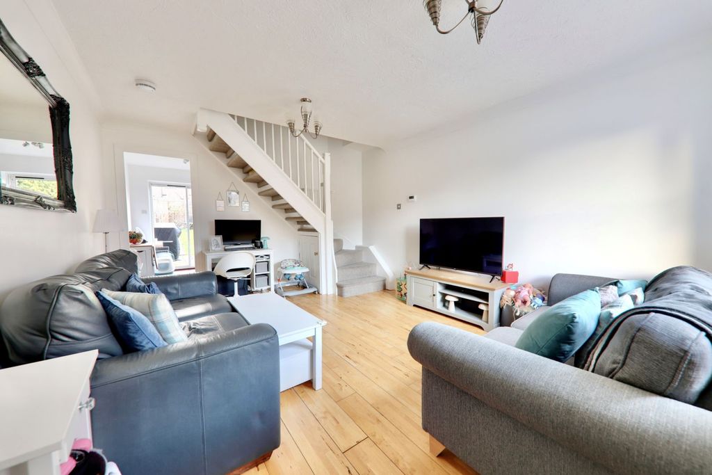 Property photo 2 of 11 Lounge