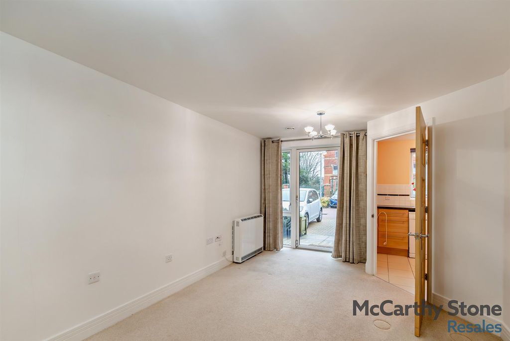 Property photo 3 of 30 8675150-Interior05-800.Jpg