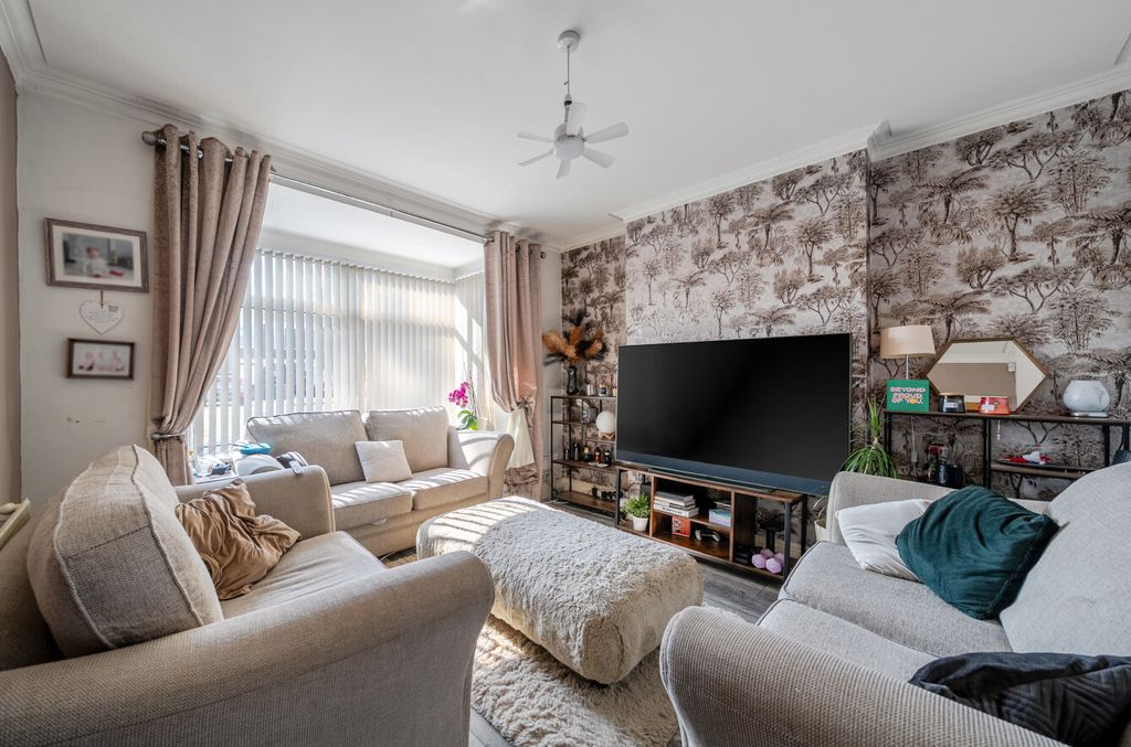 Property photo 2 of 19 1494890-3-6A58Fd7...