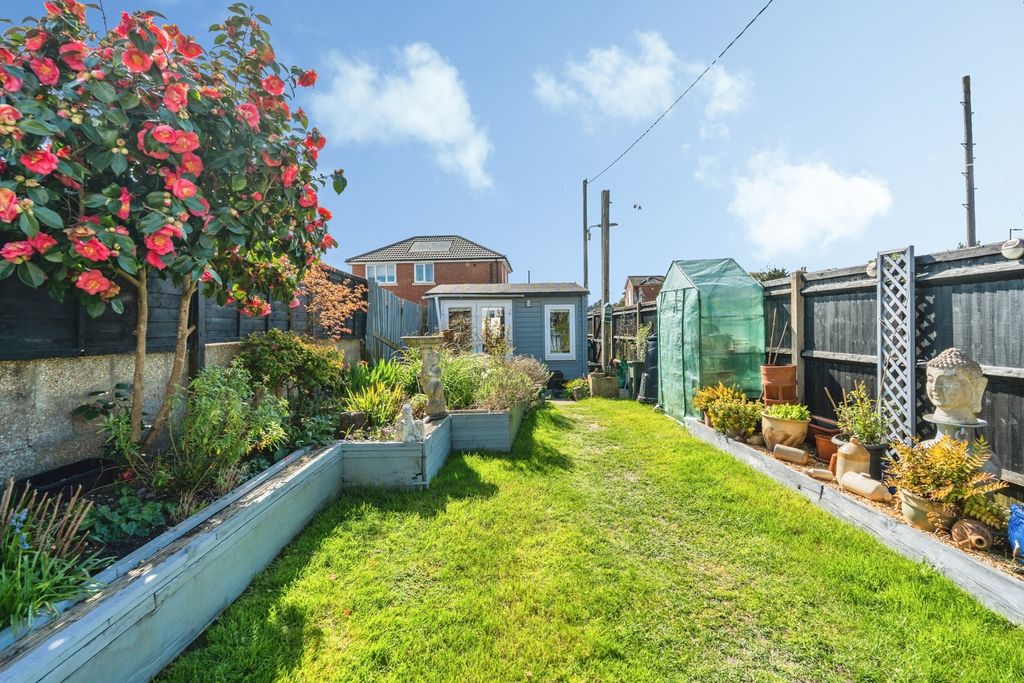 Property photo 3 of 25 Pbox-Img.Jpg