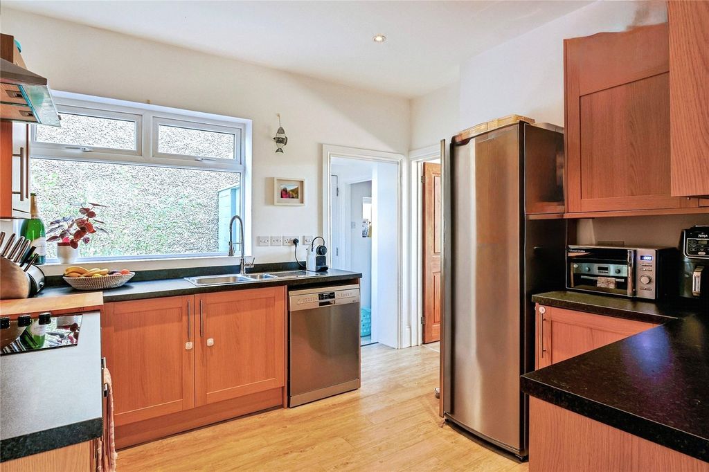 Property photo 3 of 27 Kitchen