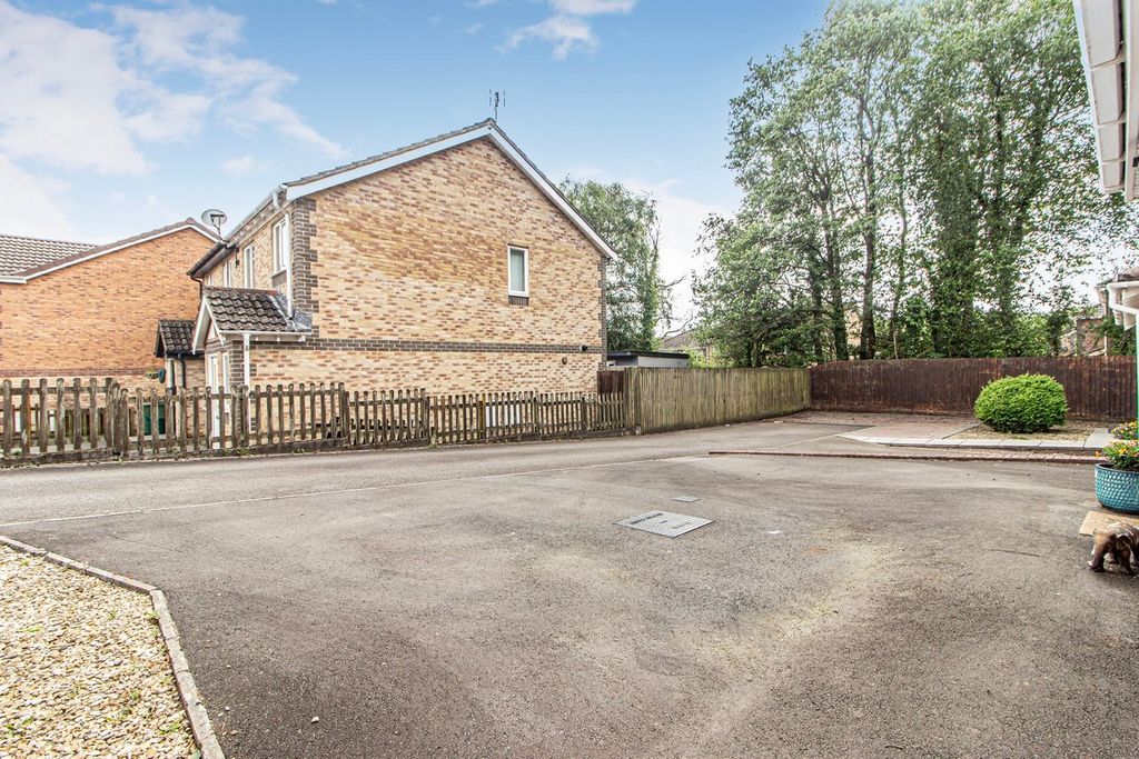 Property photo 3 of 32