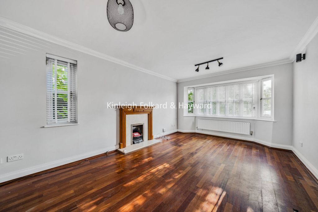 Property photo 3 of 13 3c88B67d-244B-4Bfc-9