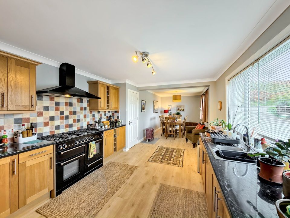 Property photo 2 of 31