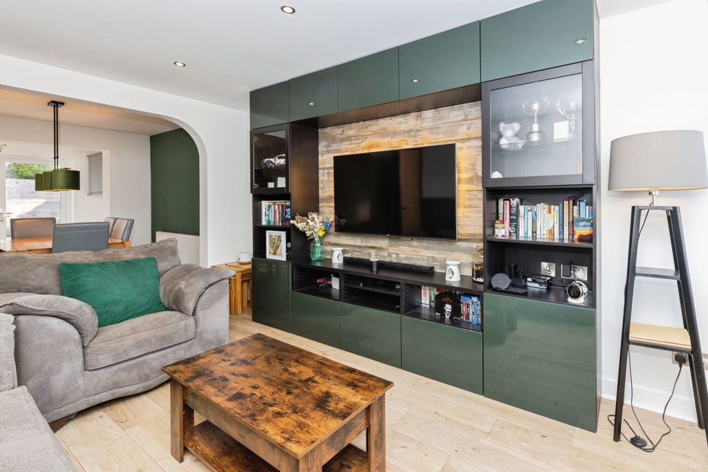 Property photo 3 of 15