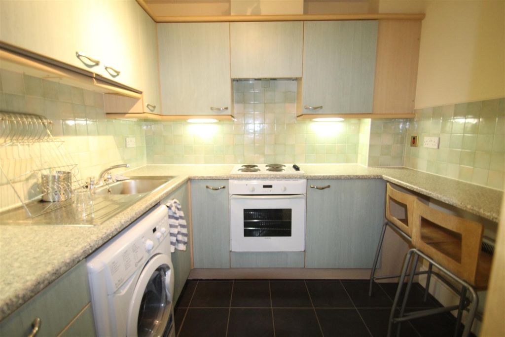 Property photo 3 of 16 Kitchen