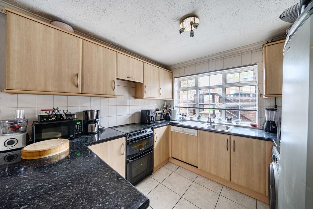 Property photo 2 of 17 Kitchen