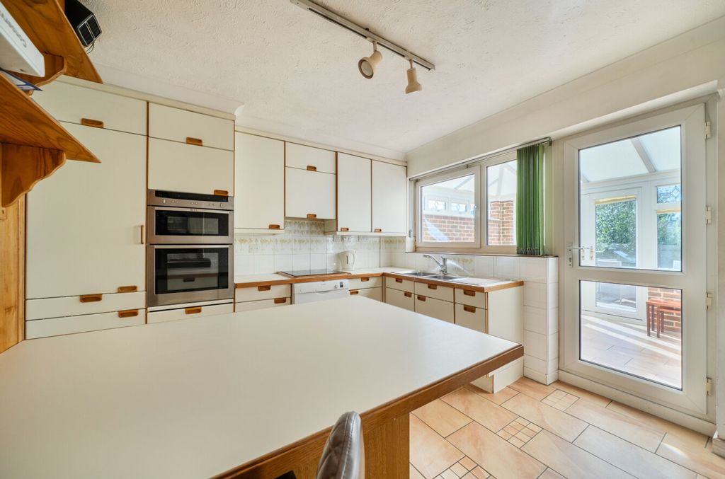 Property photo 2 of 18