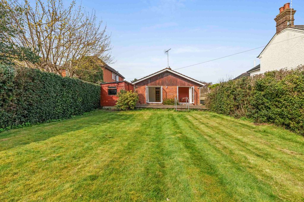 Property photo 2 of 20 29 New Rd, Hp10 8DL (Low Res)-11