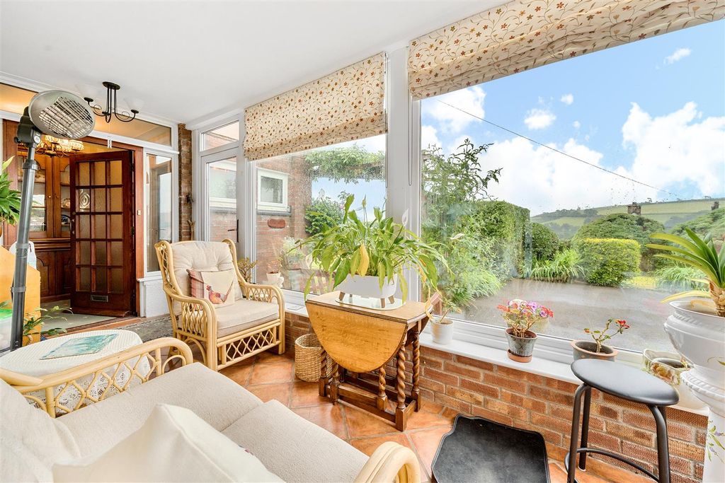 Property photo 3 of 27 Mill Hill Garden Room.Jpg