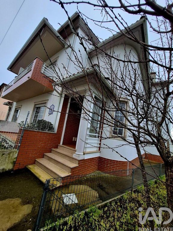 Property photo 2 of 33