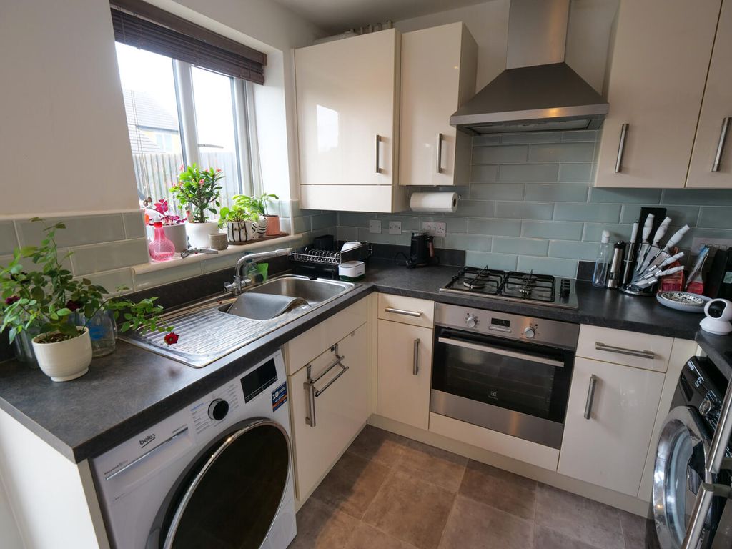 Property photo 3 of 9 Kitchen