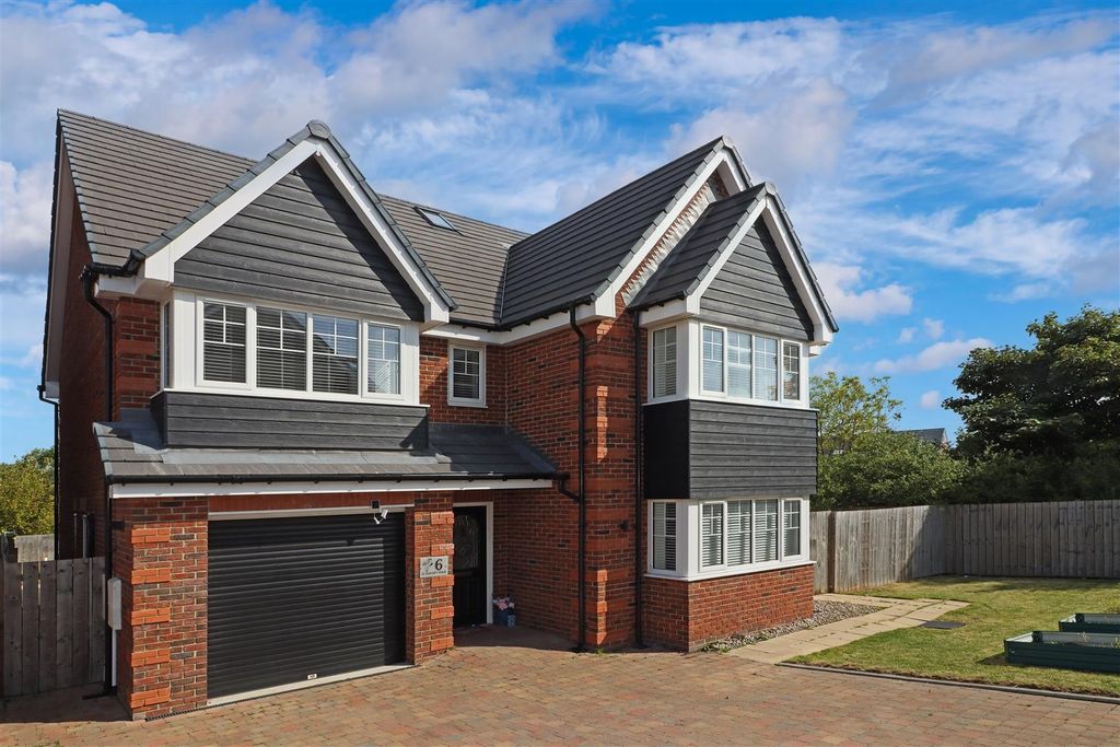 Property photo 1 of 11 External