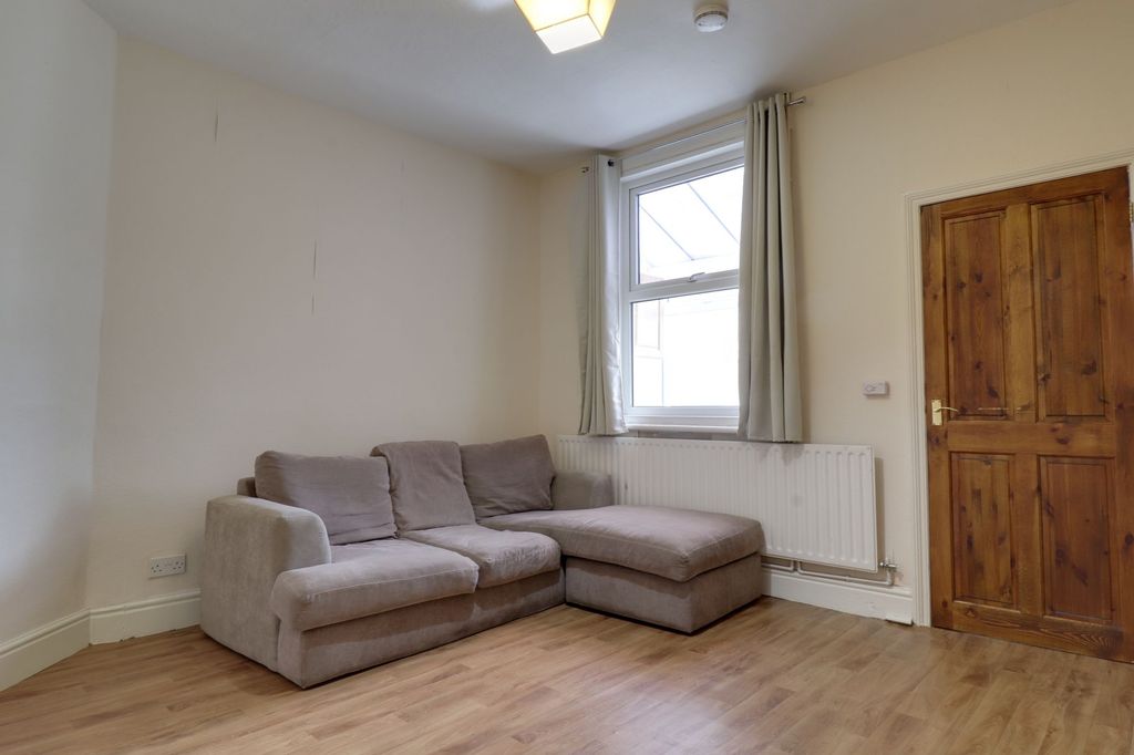 Property photo 3 of 9 Photo 1