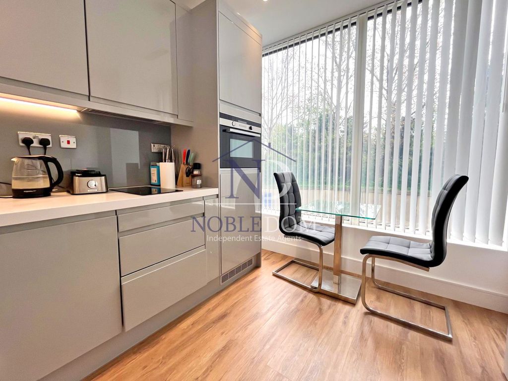 Property photo 1 of 11 Self-Contained Studio Flat In Hanger Lane