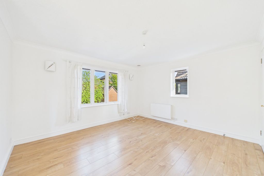 Property photo 2 of 8 Picture No. 10