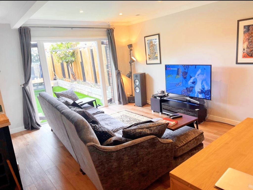 Property photo 2 of 10 6