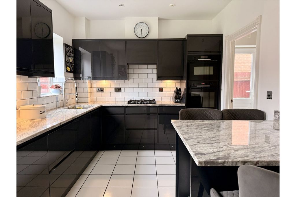 Property photo 2 of 35