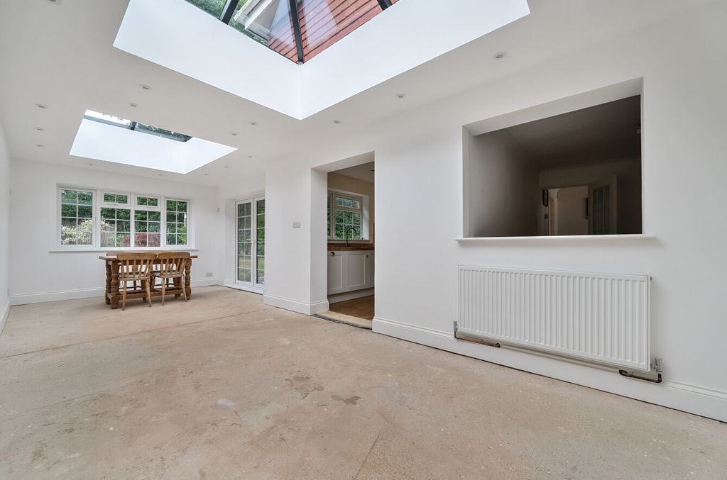 Property photo 3 of 11 1328230-11-687Fc0...