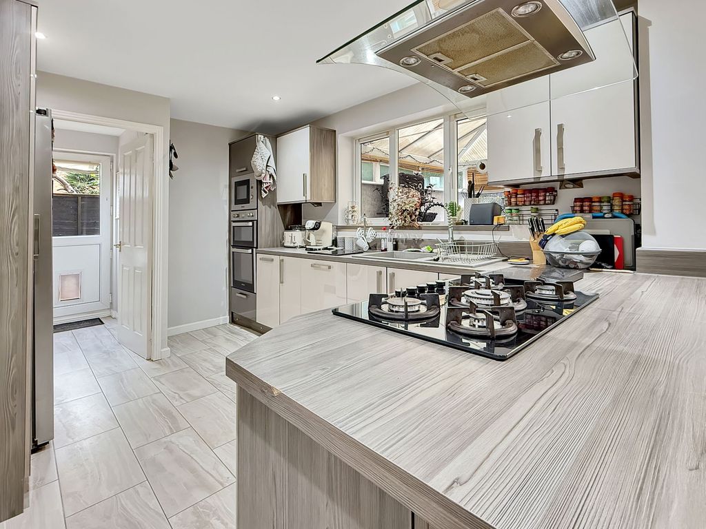 Property photo 2 of 25