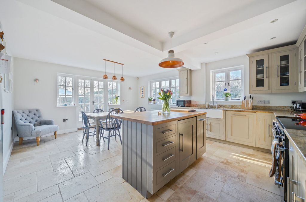 Property photo 2 of 30