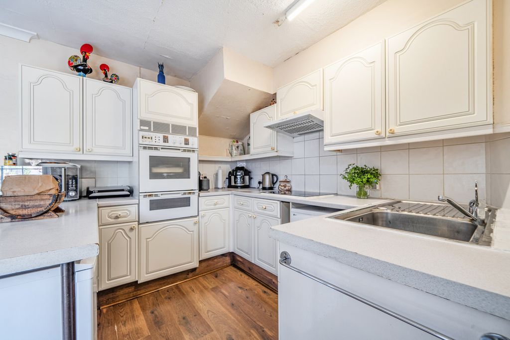 Property photo 2 of 13 1466470-10-6A1769...