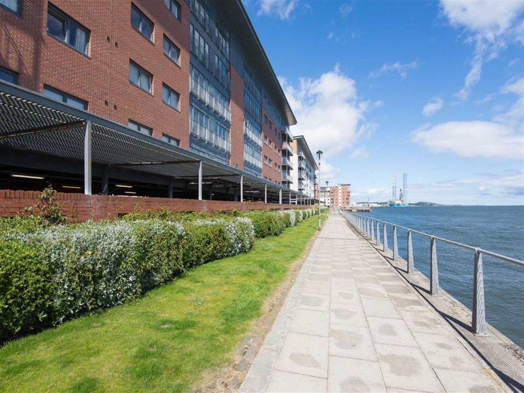 Property photo 1 of 11 22v Marine Parade Walk