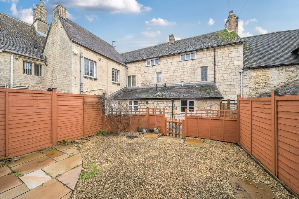 Property photo 3 of 14 Garden