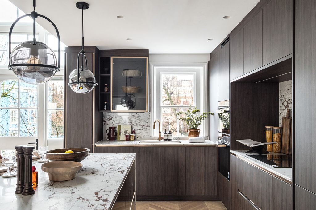 Property photo 2 of 34