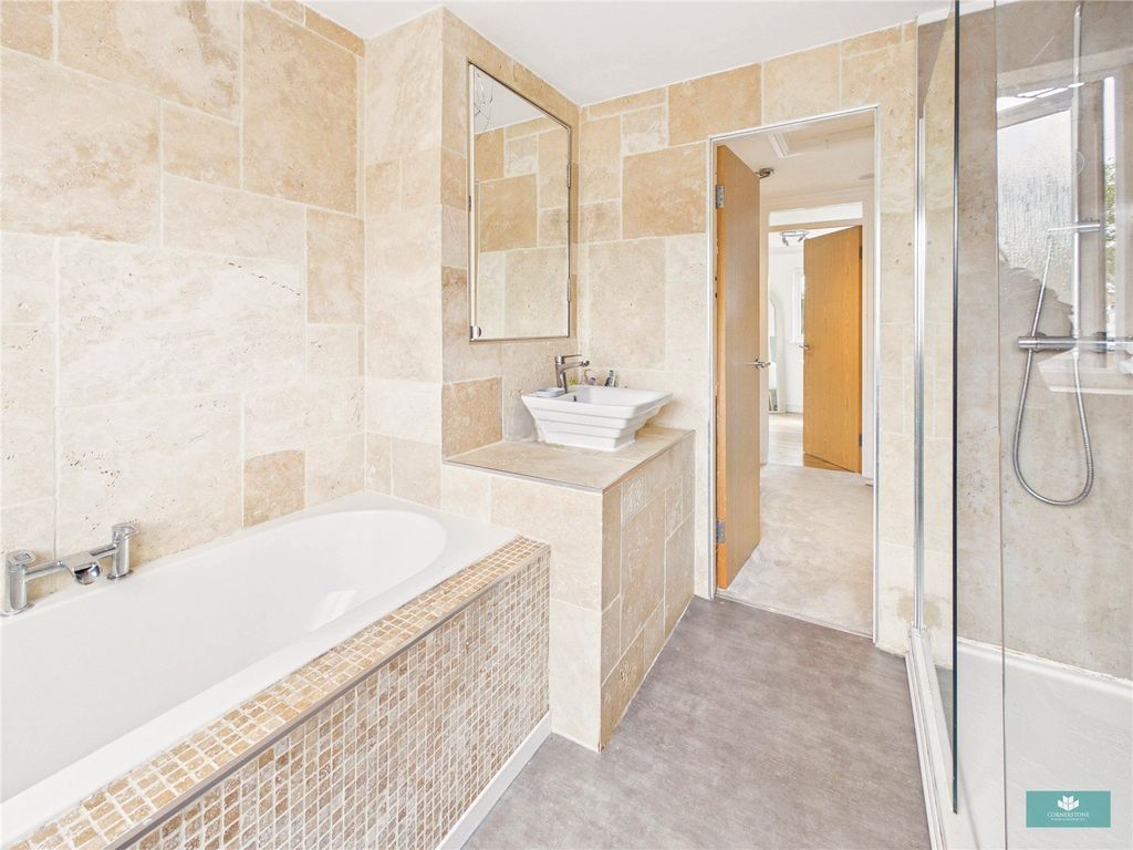 Property photo 3 of 18 Picture No. 28
