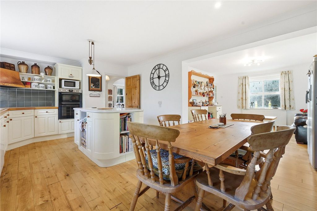 Property photo 3 of 21 Kitchen/ Breakfast