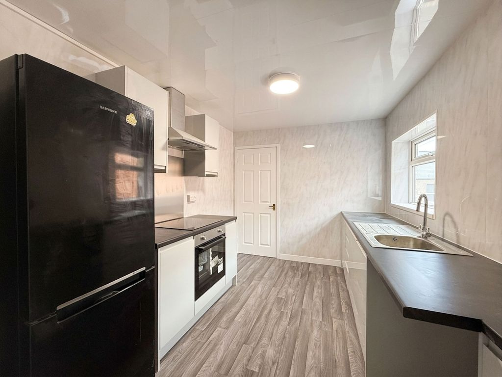 Property photo 1 of 8 Kitchen