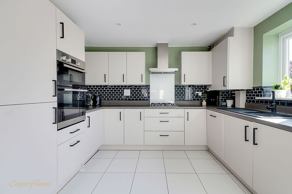 Property photo 2 of 17 Kitchen