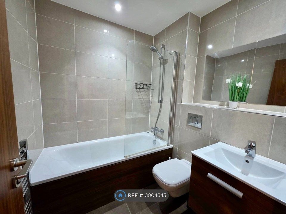 Property photo 2 of 32