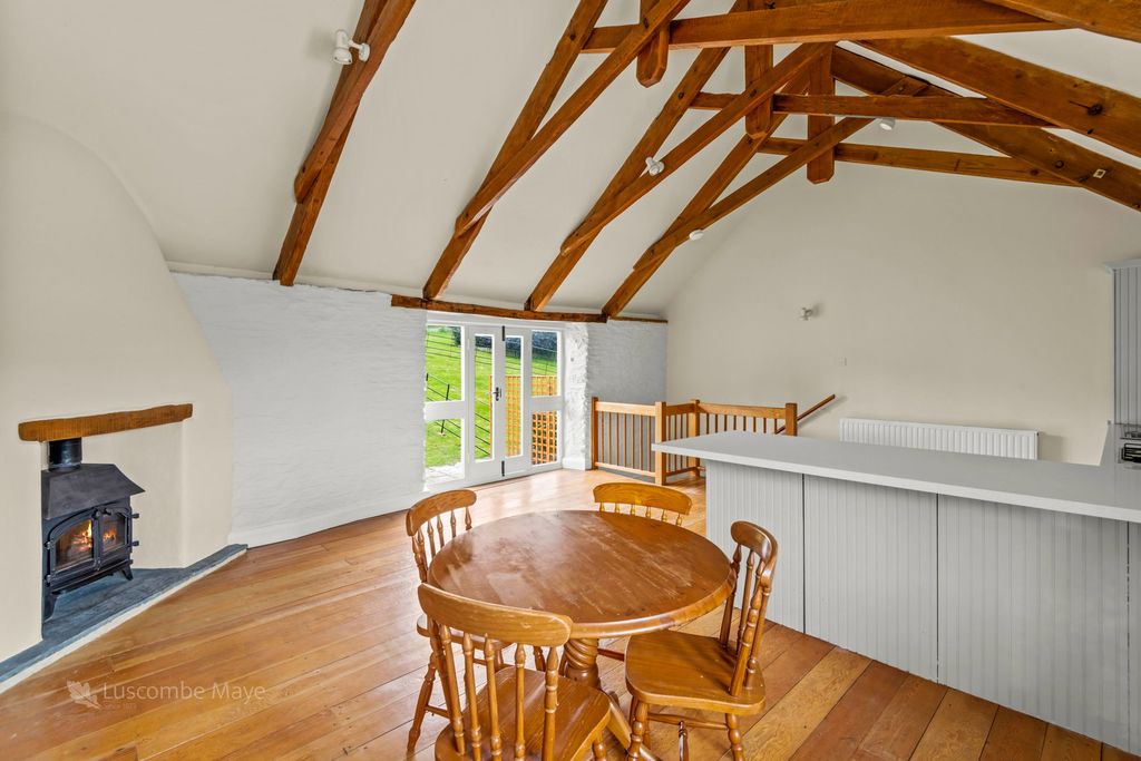 Property photo 3 of 11