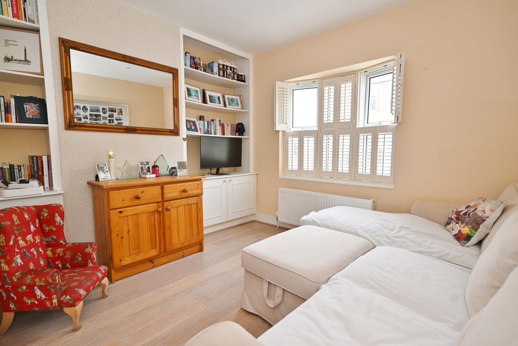 Property photo 2 of 8